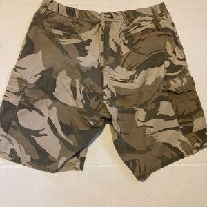 Wrangler camouflage Man Tan and Brown Cargo Shorts with Rugged Design